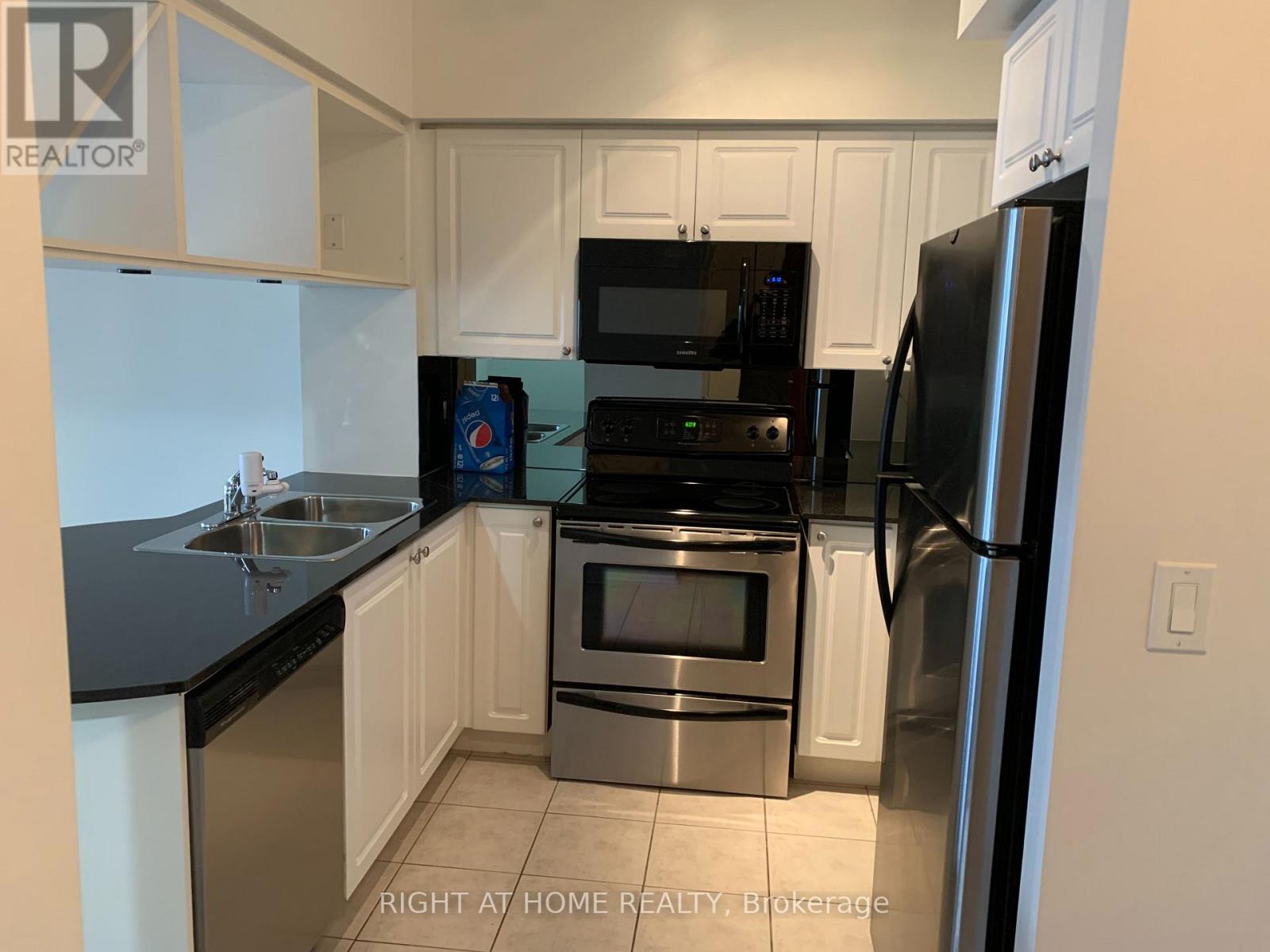 2711 - 4080 Living Arts Drive, Mississauga, Ontario  L5B 4N3 - Photo 7 - W13246354