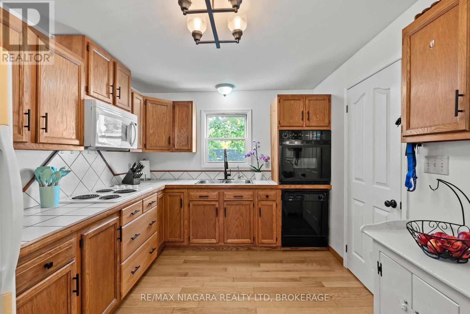 25 Mildred Avenue, St. Catharines, Ontario  L2R 6J2 - Photo 12 - X13248318