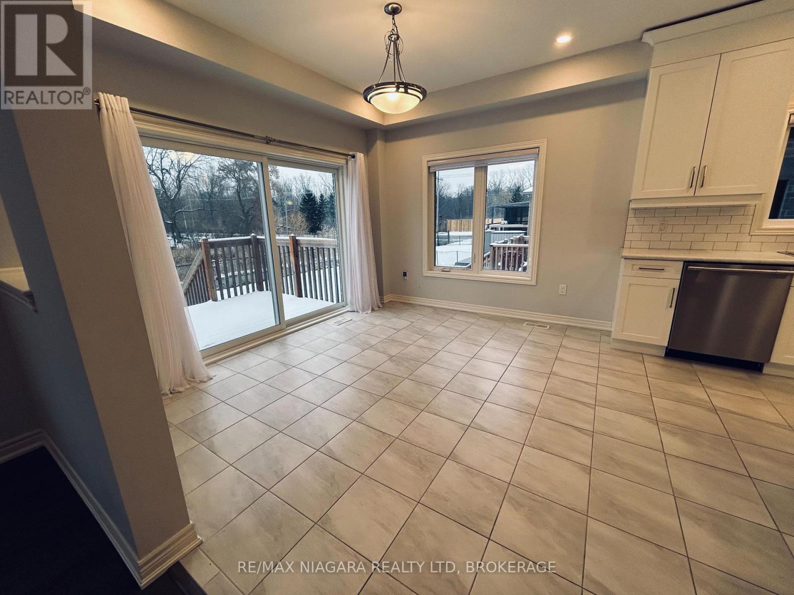 3596 Carolinia Court, Fort Erie, Ontario  L0S 1N0 - Photo 10 - X13248514