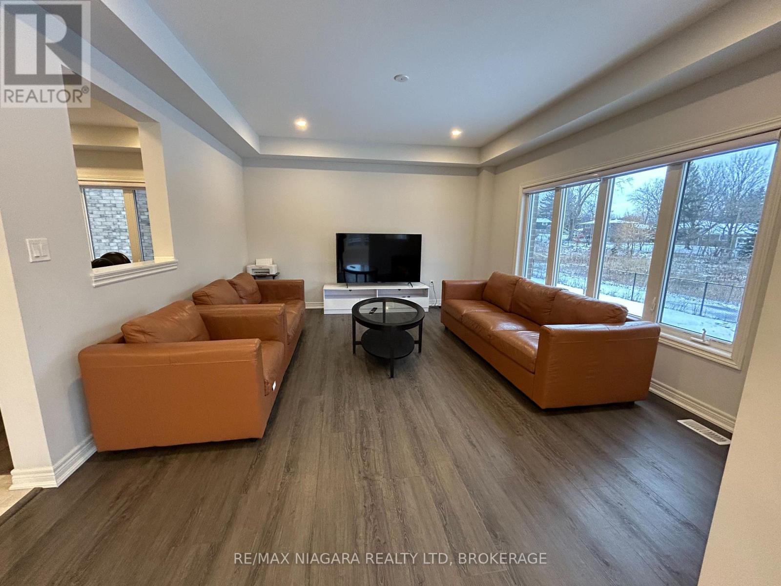3596 Carolinia Court, Fort Erie, Ontario  L0S 1N0 - Photo 12 - X13248514