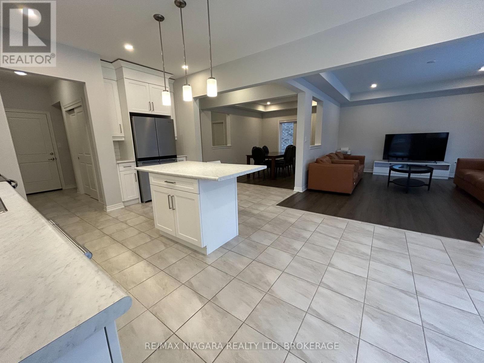 3596 Carolinia Court, Fort Erie, Ontario  L0S 1N0 - Photo 5 - X13248514