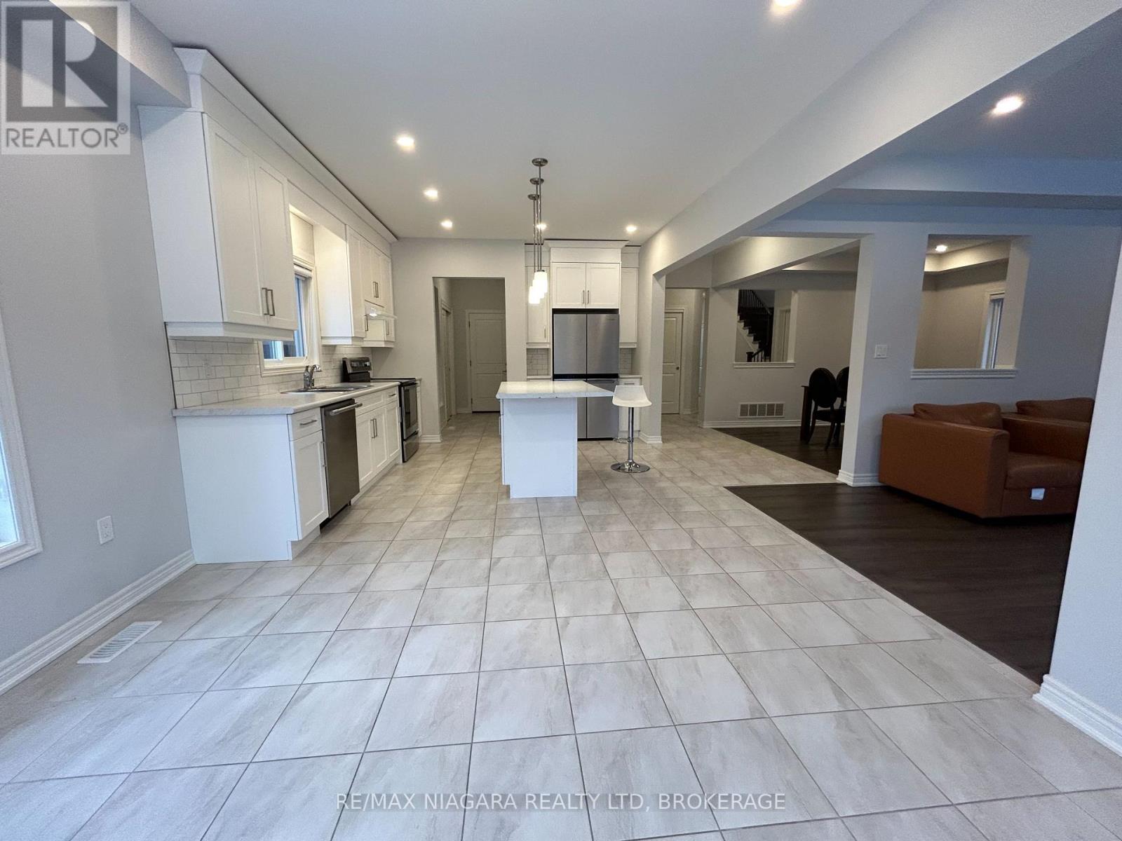3596 Carolinia Court, Fort Erie, Ontario  L0S 1N0 - Photo 8 - X13248514