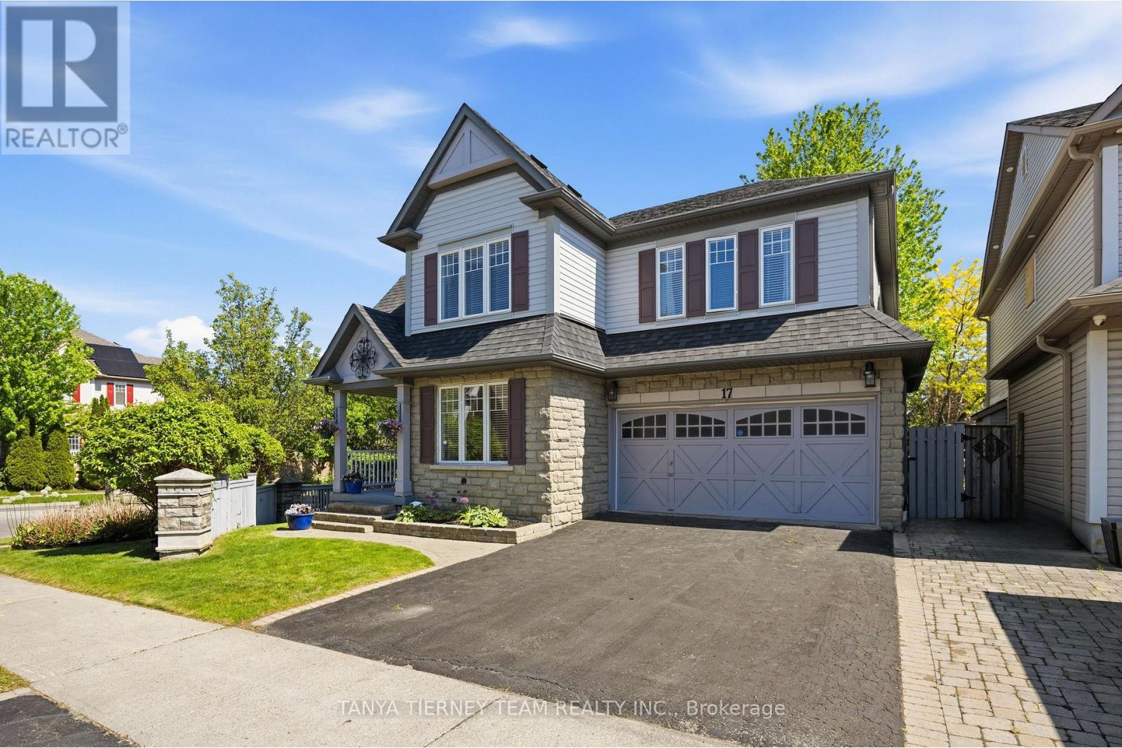 17 Robert Attersley Drive E, Whitby, Ontario  L1R 3E3 - Photo 2 - E13247040