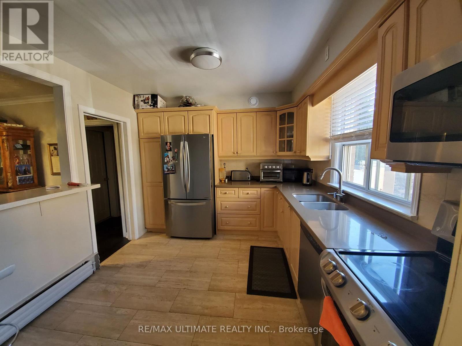 #2 - 23 Elway Court, Toronto, Ontario  M6B 2N7 - Photo 4 - W13242962