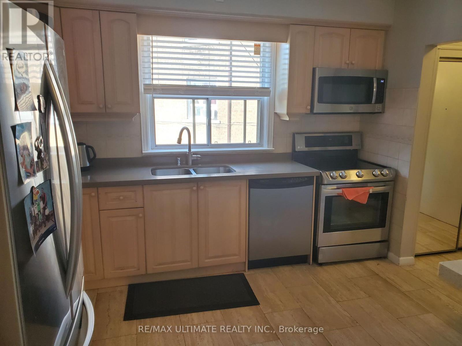 #2 - 23 Elway Court, Toronto, Ontario  M6B 2N7 - Photo 2 - W13242962