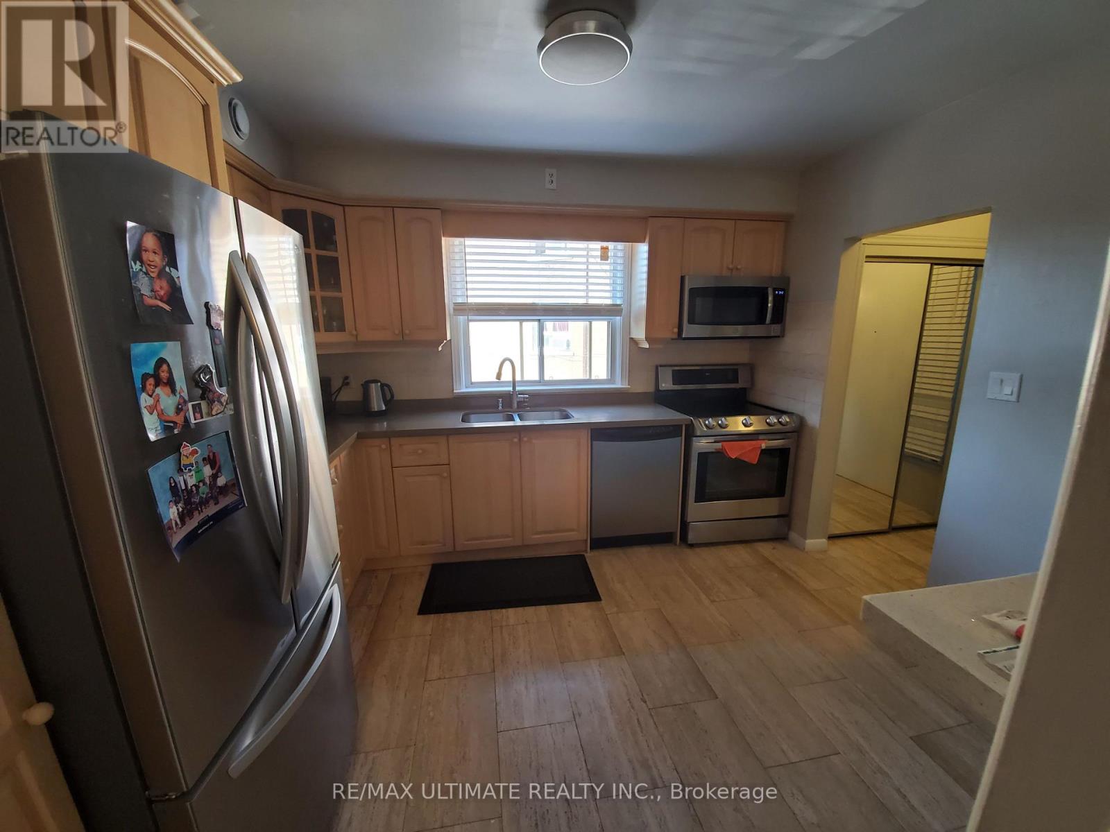 #2 - 23 Elway Court, Toronto, Ontario  M6B 2N7 - Photo 3 - W13242962