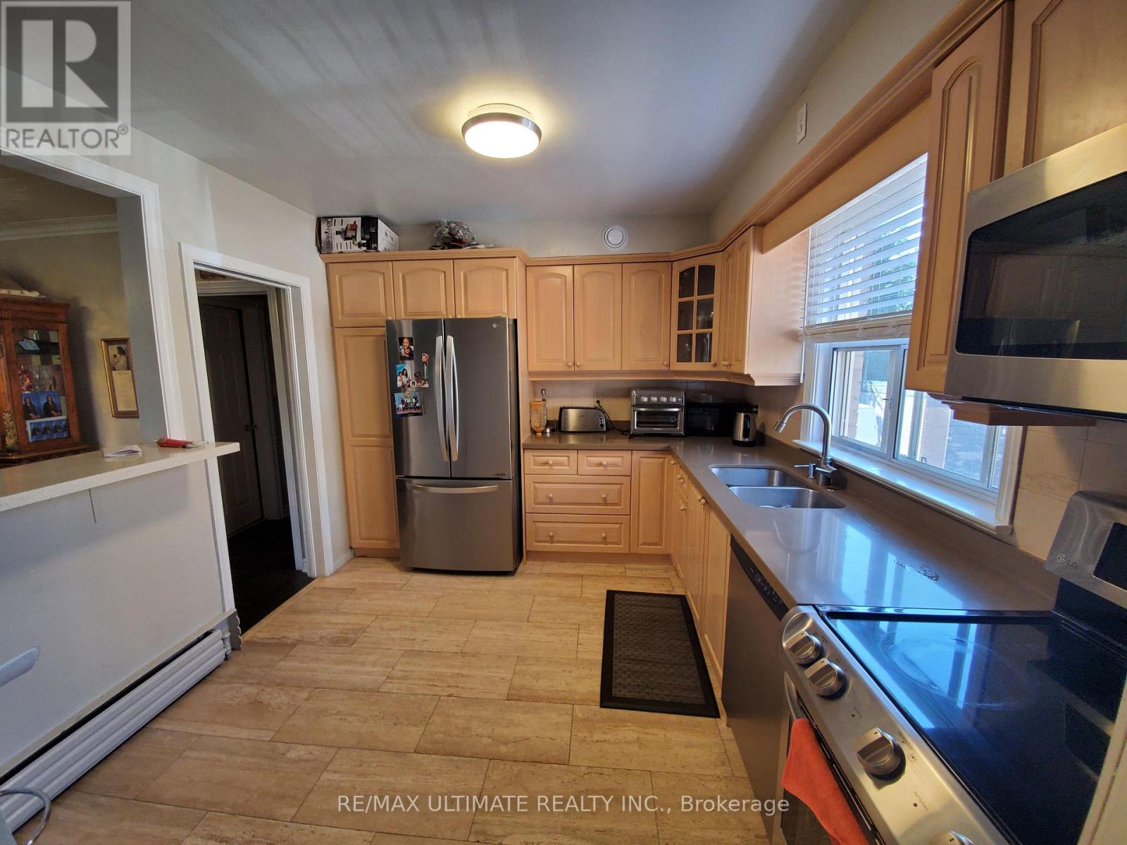 #2 - 23 Elway Court, Toronto, Ontario  M6B 2N7 - Photo 5 - W13242962