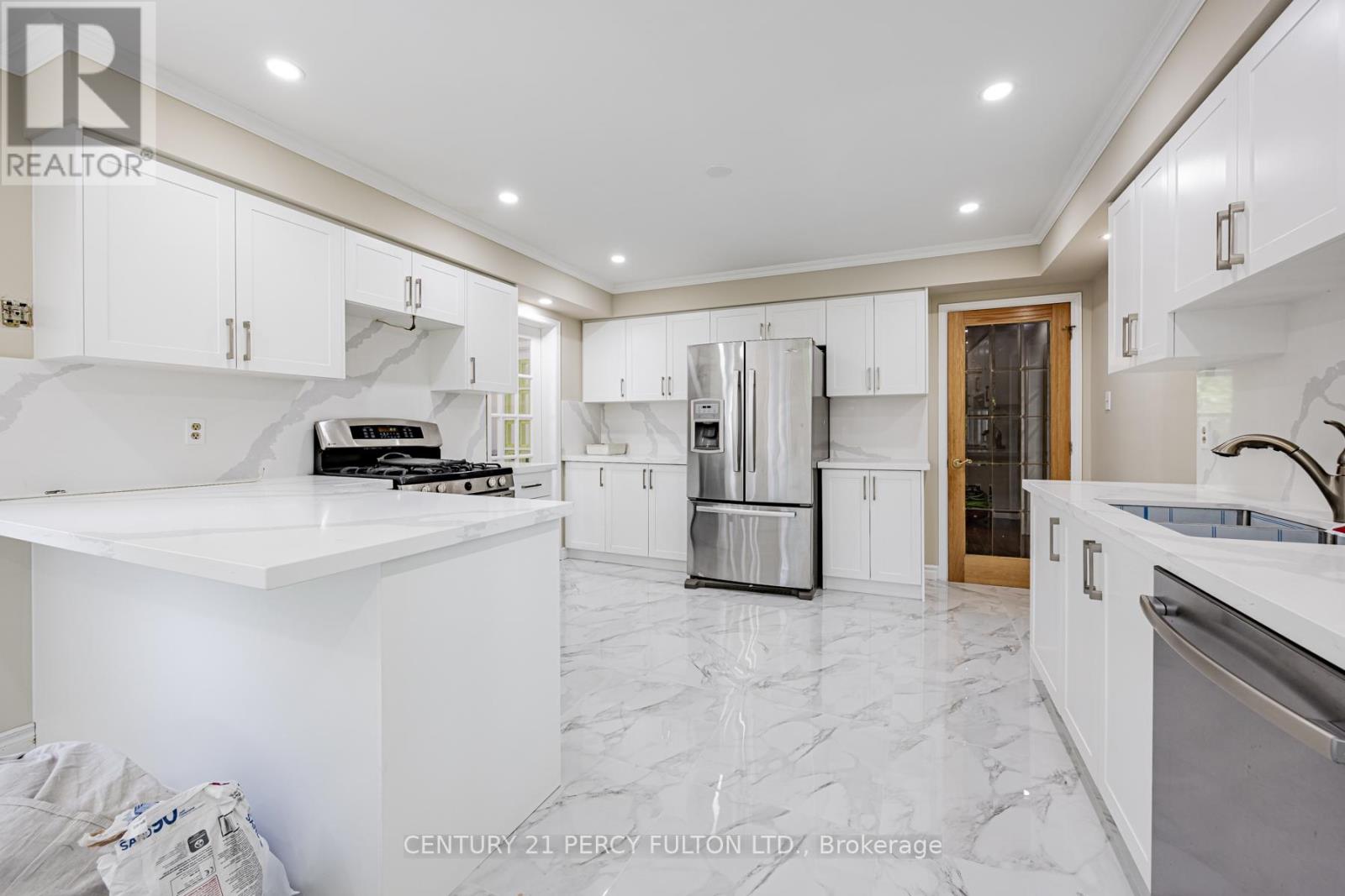 81 Ennisclare Place, Whitby, Ontario  L1R 1R9 - Photo 17 - E13248226