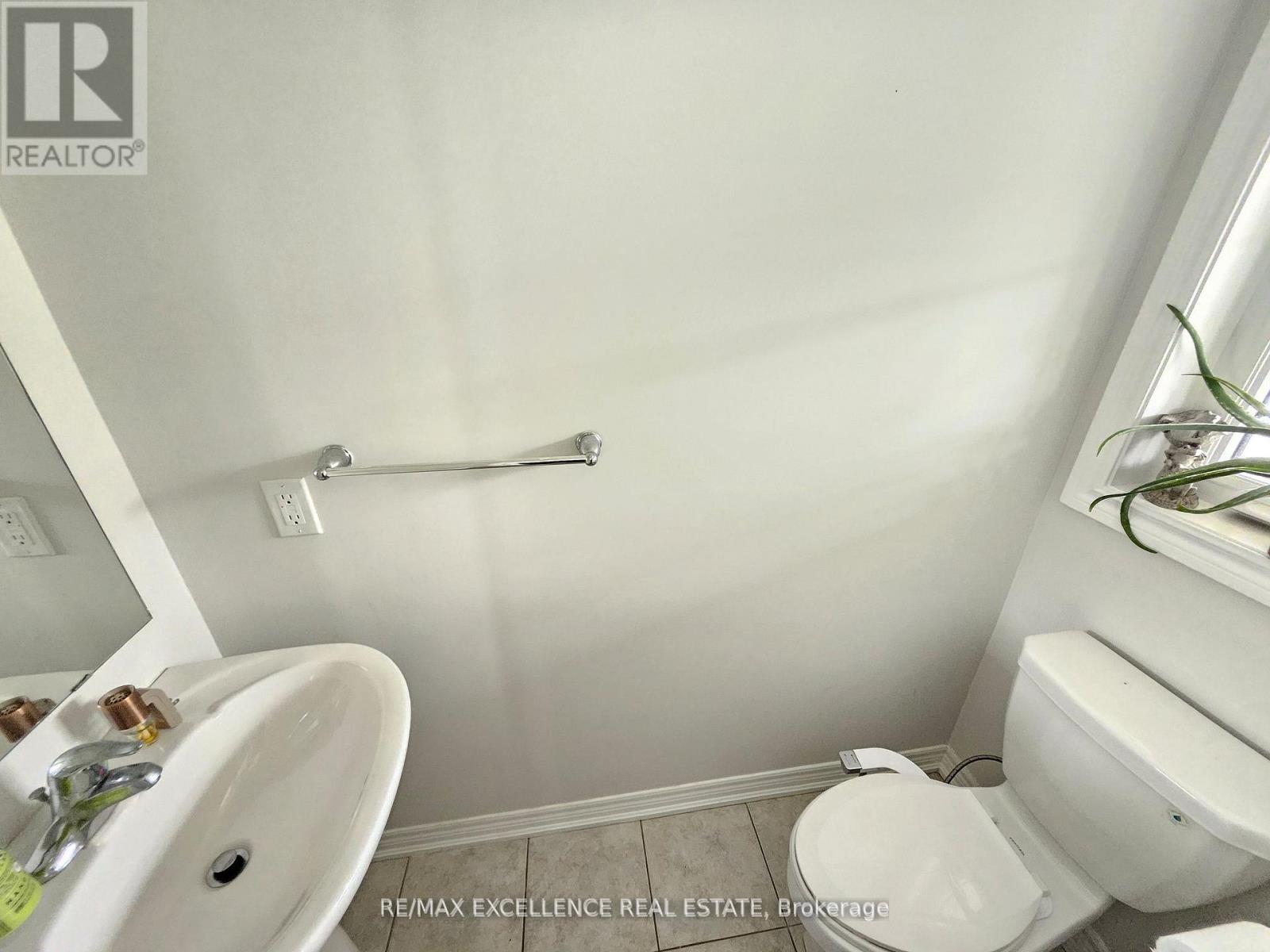 29 Great Gabe Crescent, Oshawa, Ontario  L1L 0G6 - Photo 5 - E13248244