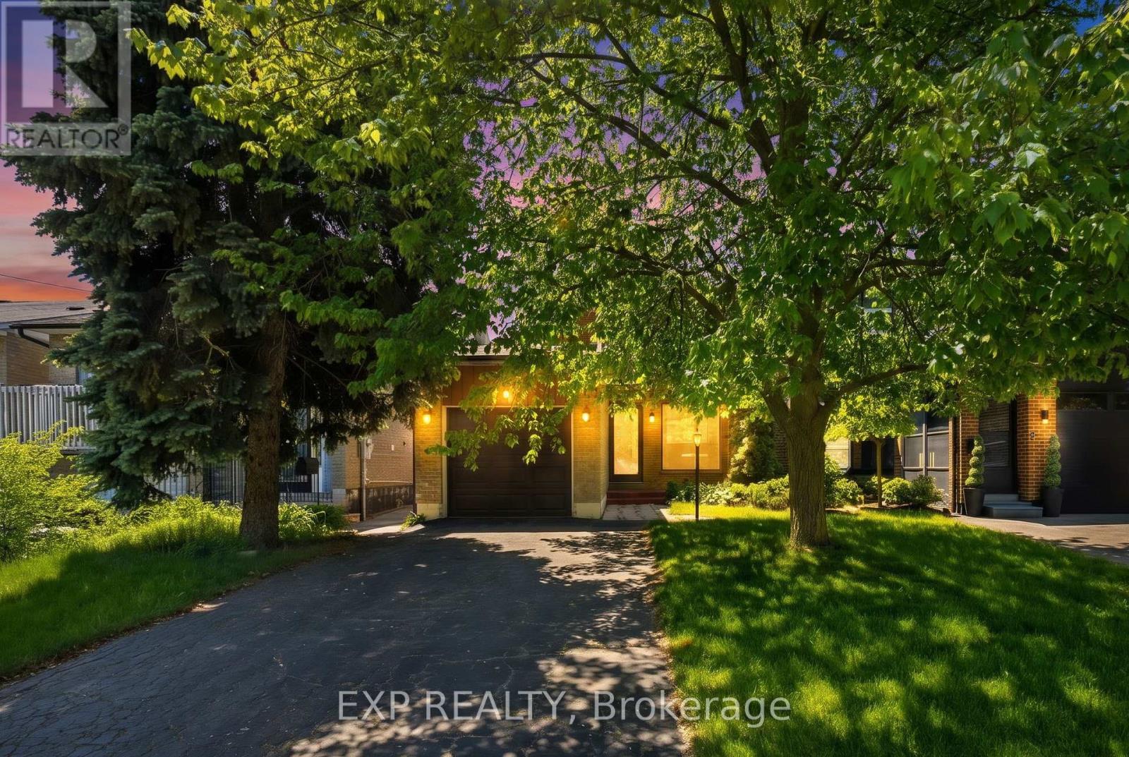225 INVERGORDON AVENUE, Toronto, Ontario