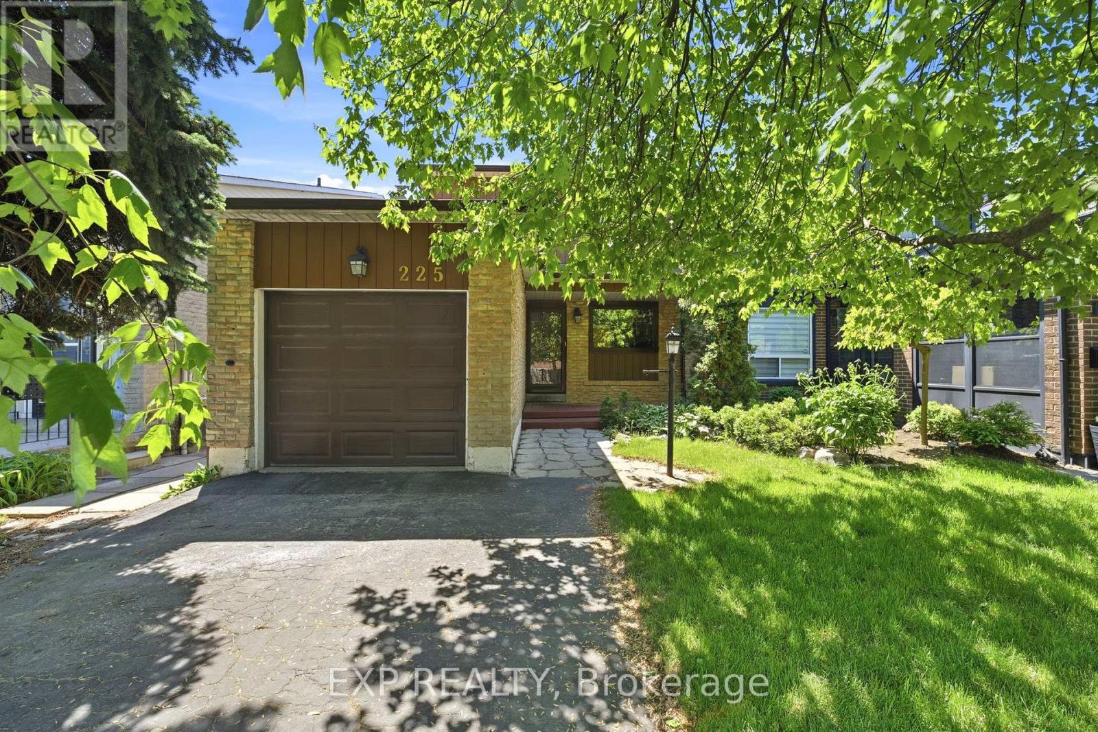 225 Invergordon Avenue, Toronto, Ontario  M1S 3Z1 - Photo 2 - E13248278