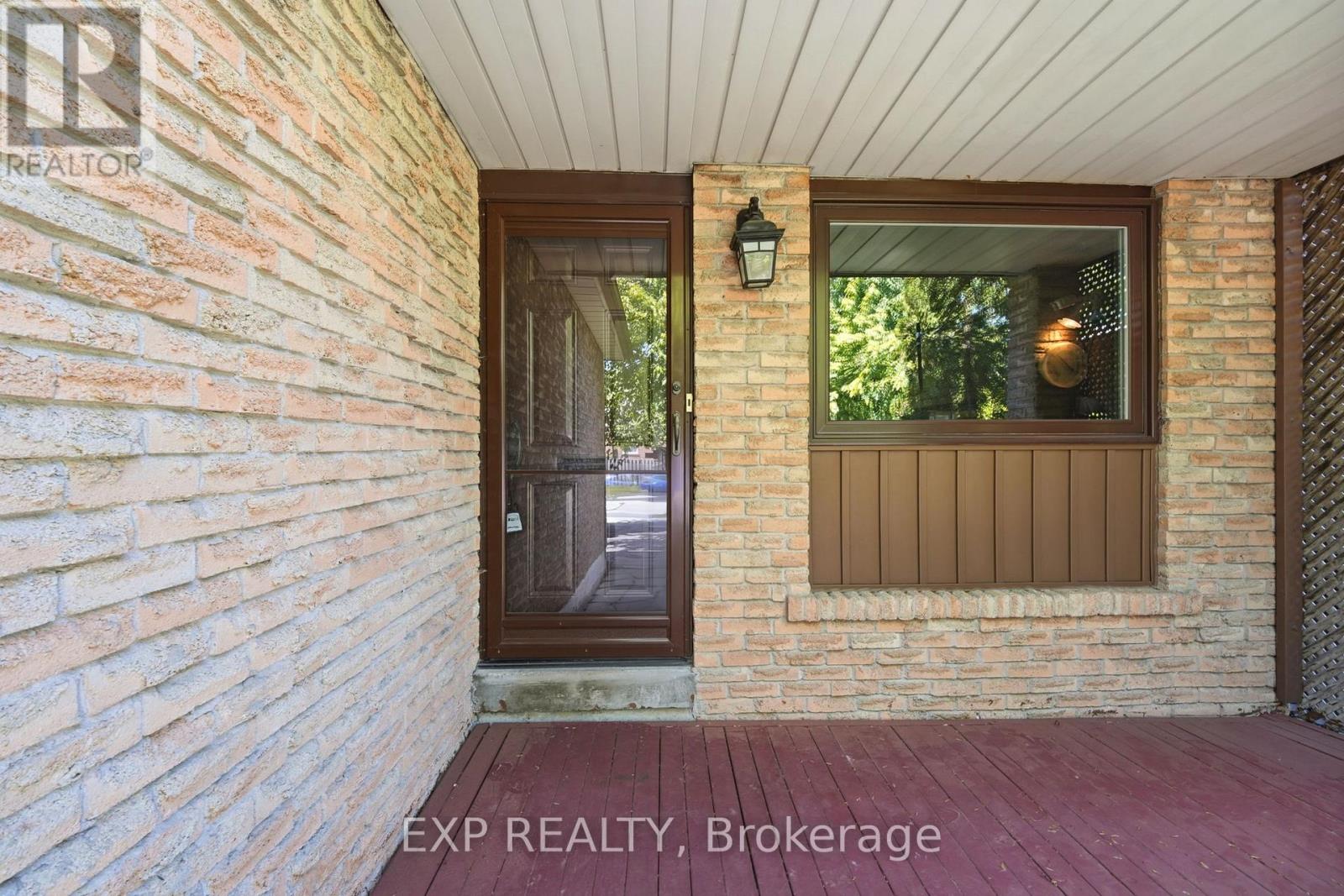 225 Invergordon Avenue, Toronto, Ontario  M1S 3Z1 - Photo 3 - E13248278