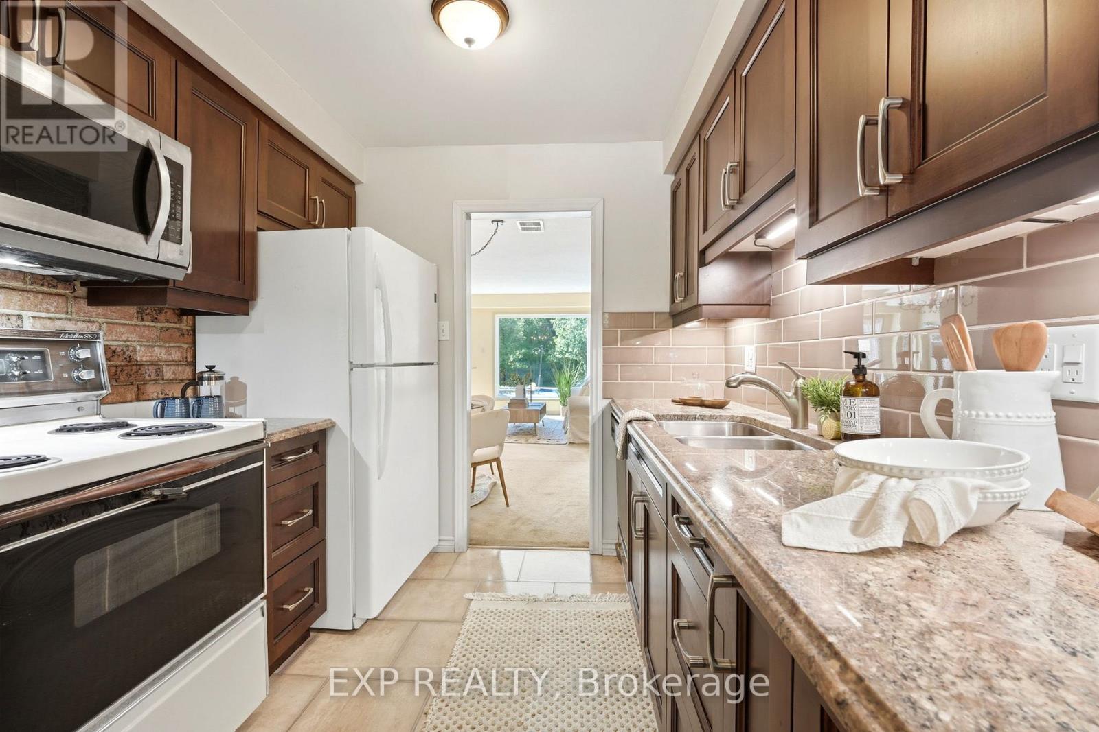 225 Invergordon Avenue, Toronto, Ontario  M1S 3Z1 - Photo 7 - E13248278