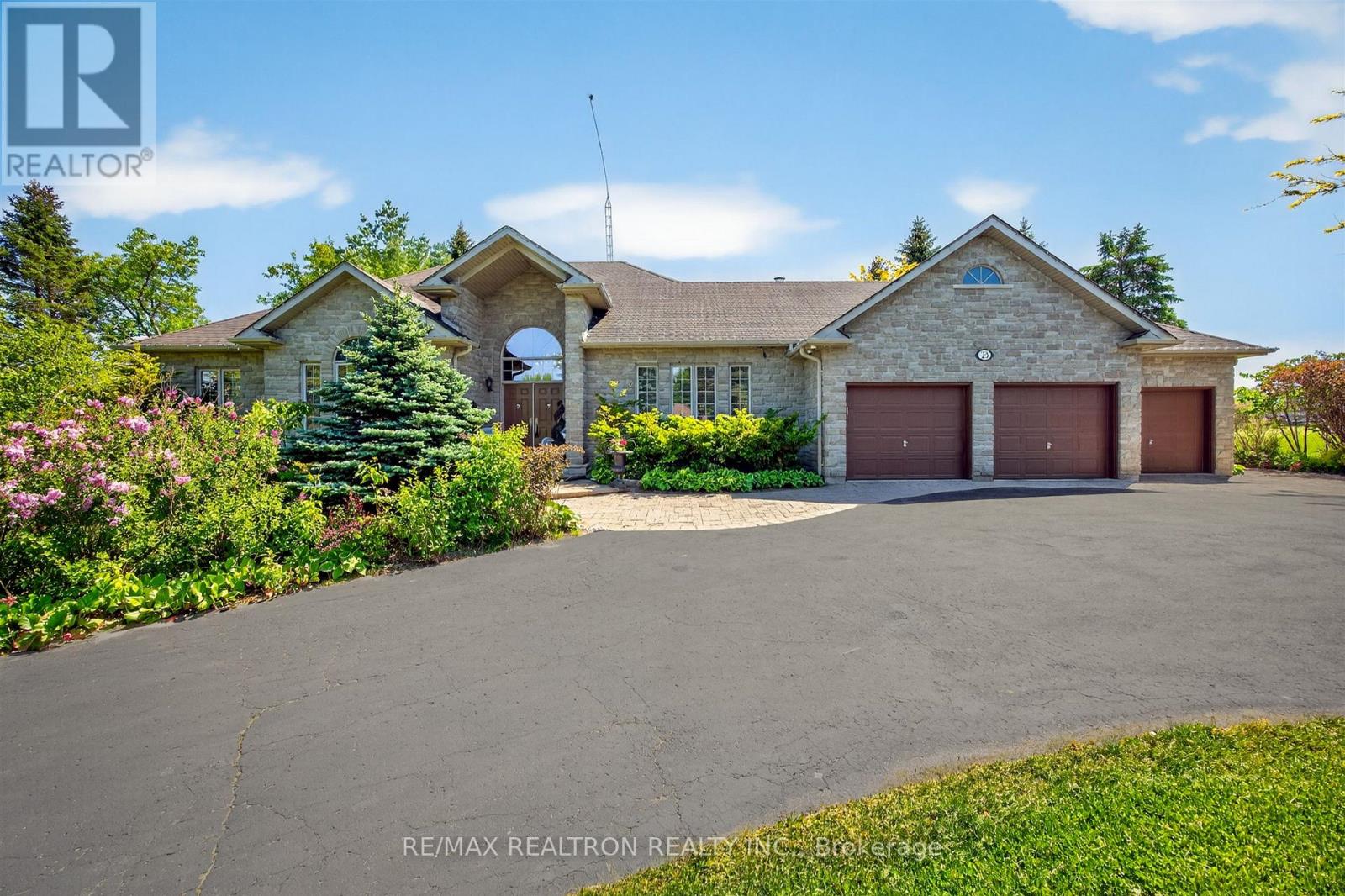 23 Fairbairn Gate, East Gwillimbury, Ontario  L0G 1R0 - Photo 1 - N13248564