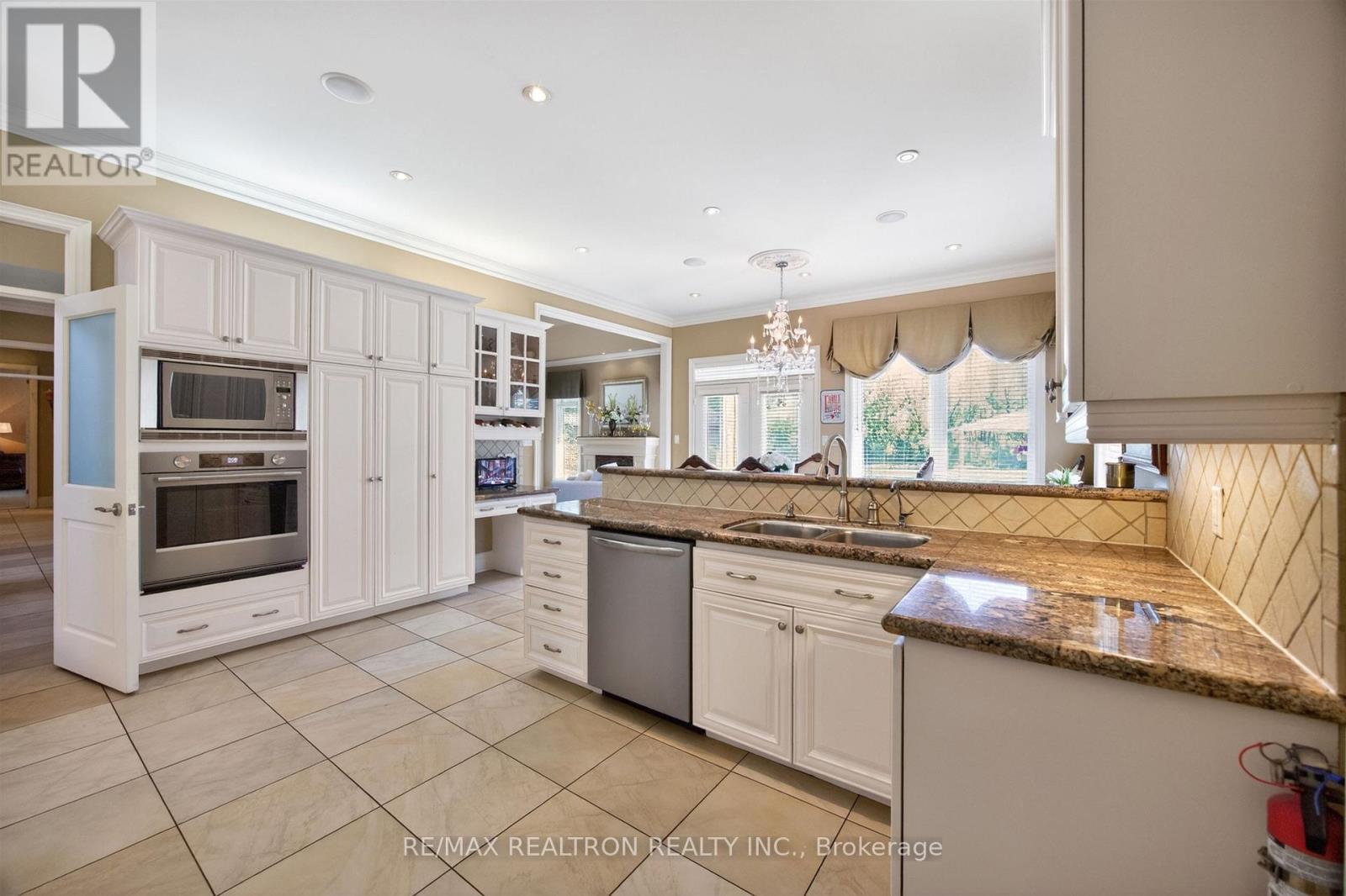 23 Fairbairn Gate, East Gwillimbury, Ontario  L0G 1R0 - Photo 16 - N13248564