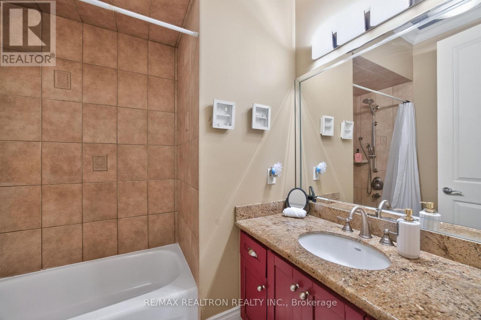 23 Fairbairn Gate, East Gwillimbury, Ontario  L0G 1R0 - Photo 29 - N13248564
