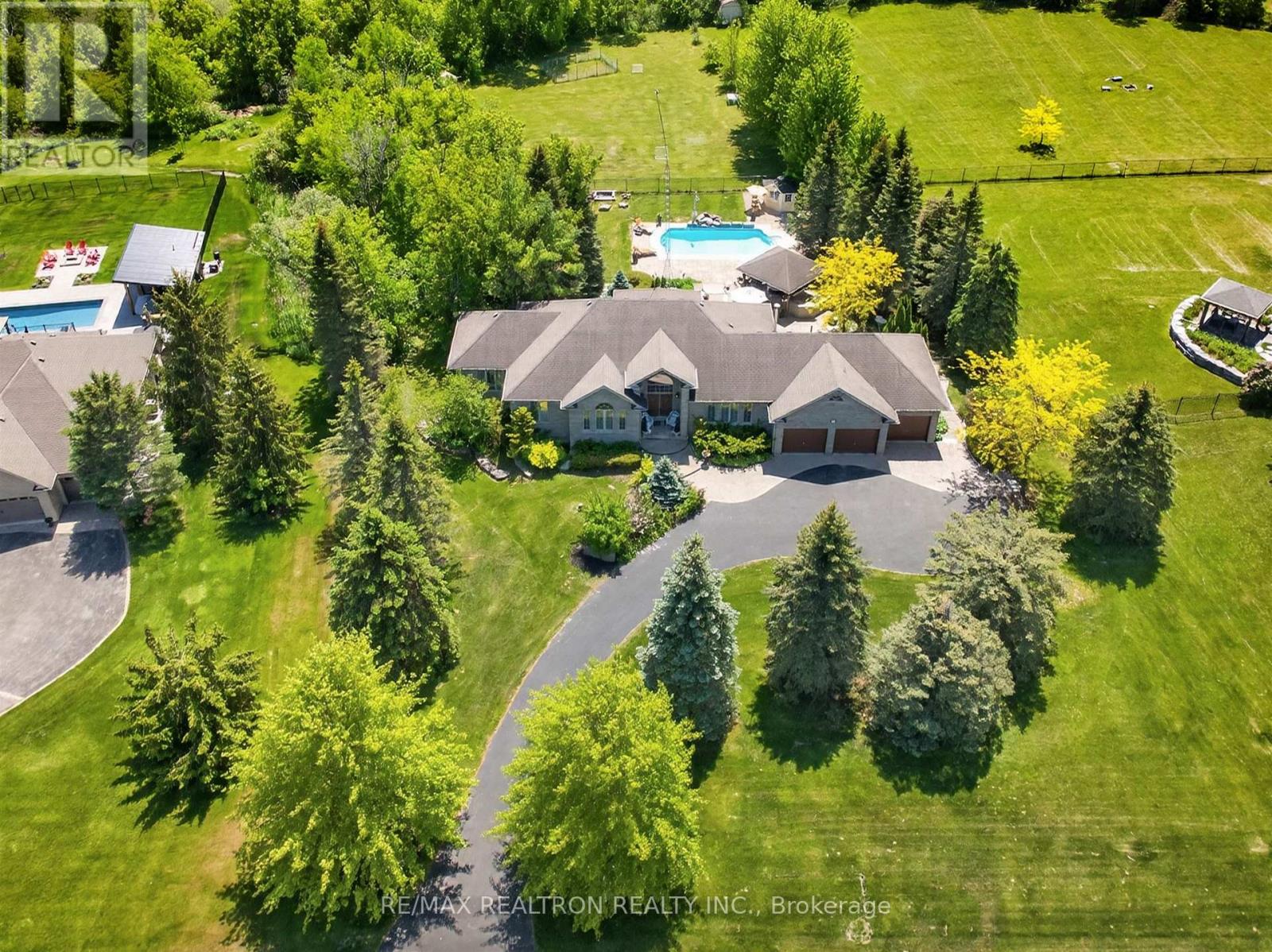 23 Fairbairn Gate, East Gwillimbury, Ontario  L0G 1R0 - Photo 3 - N13248564