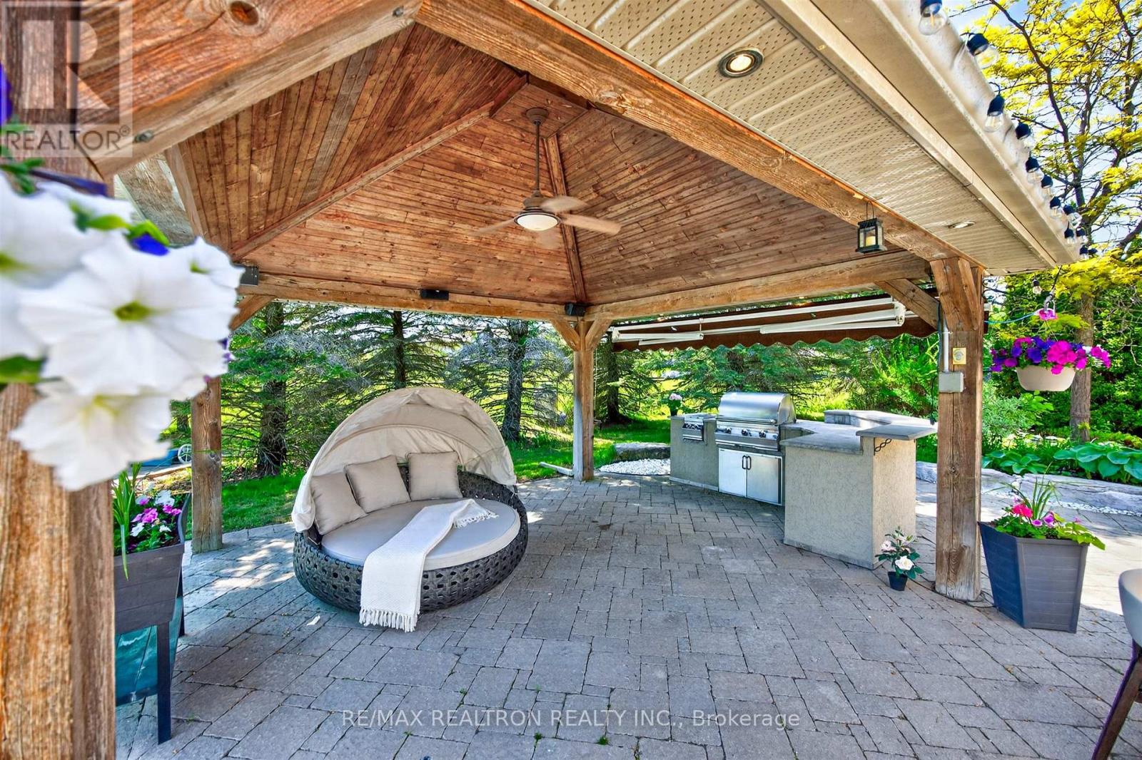 23 Fairbairn Gate, East Gwillimbury, Ontario  L0G 1R0 - Photo 38 - N13248564