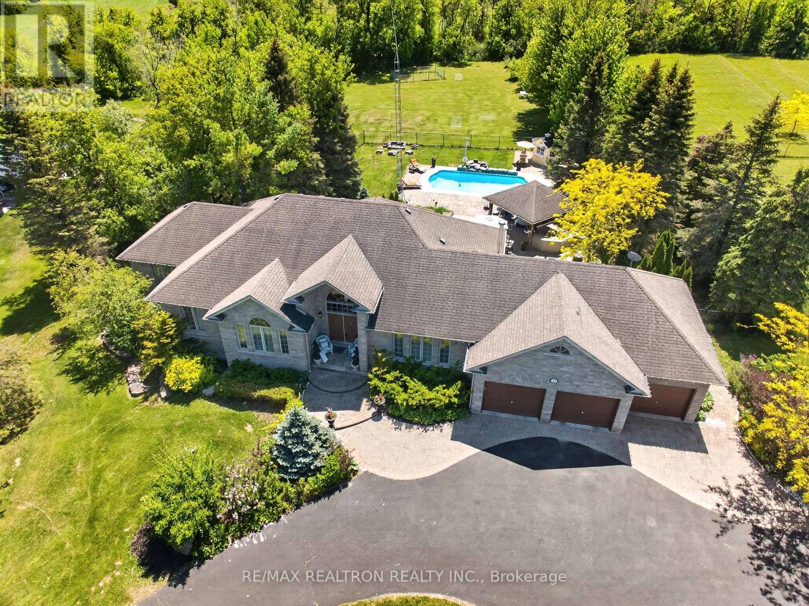 23 Fairbairn Gate, East Gwillimbury, Ontario  L0G 1R0 - Photo 4 - N13248564