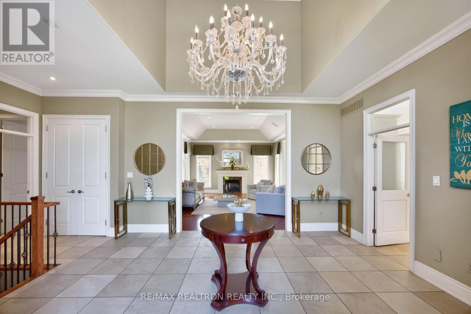 23 Fairbairn Gate, East Gwillimbury, Ontario  L0G 1R0 - Photo 6 - N13248564