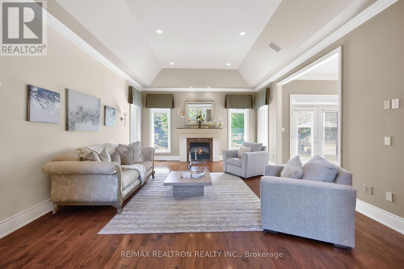 23 Fairbairn Gate, East Gwillimbury, Ontario  L0G 1R0 - Photo 8 - N13248564