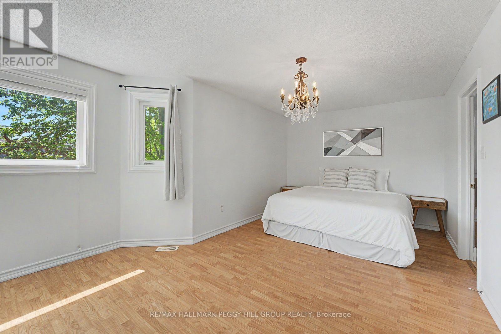 28 Hawkins Drive, Barrie (Ardagh), Ontario  L4N 0A6 - Photo 10 - S13248342