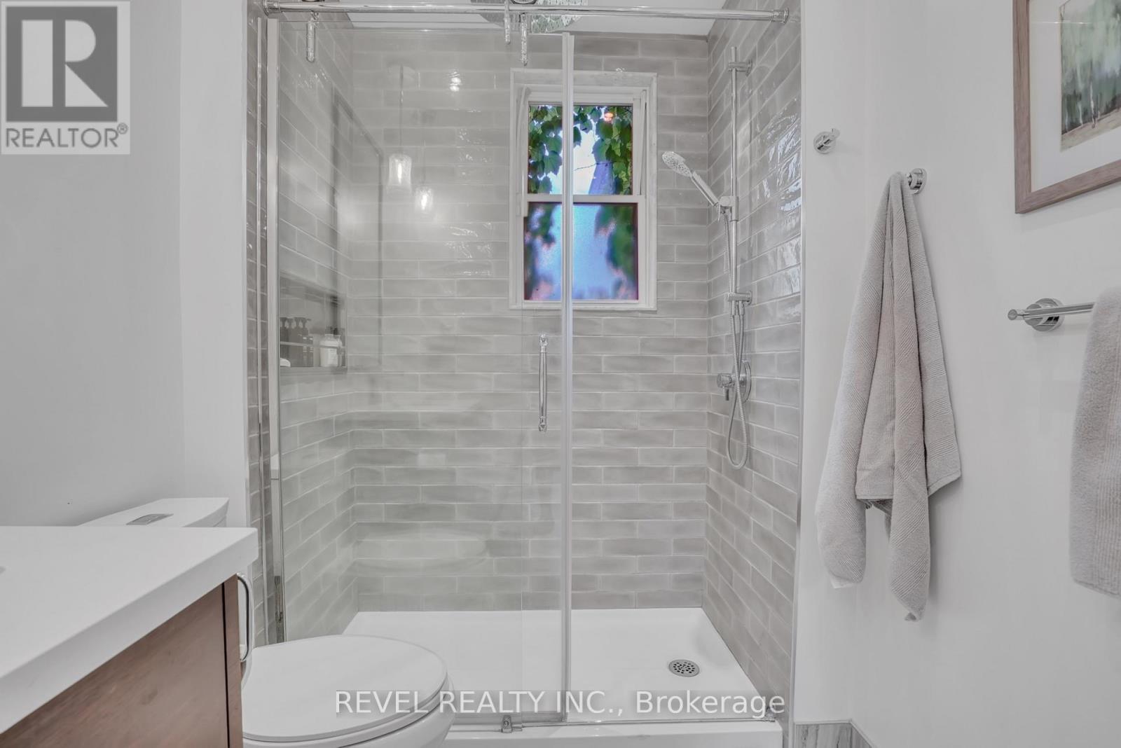 36 Dalton Street, Barrie (City Centre), Ontario  L4N 1M3 - Photo 14 - S13248472