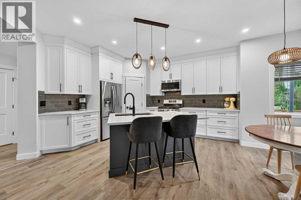 30 Douglasdale Point Se, Calgary, Alberta  T2Z 3A1 - Photo 3 - A2317886