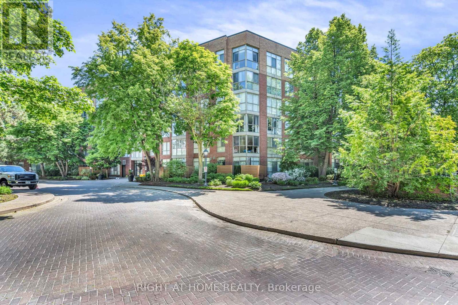 208 - 20 Southport Street, Toronto, Ontario  M6S 4Y8 - Photo 2 - W13248280