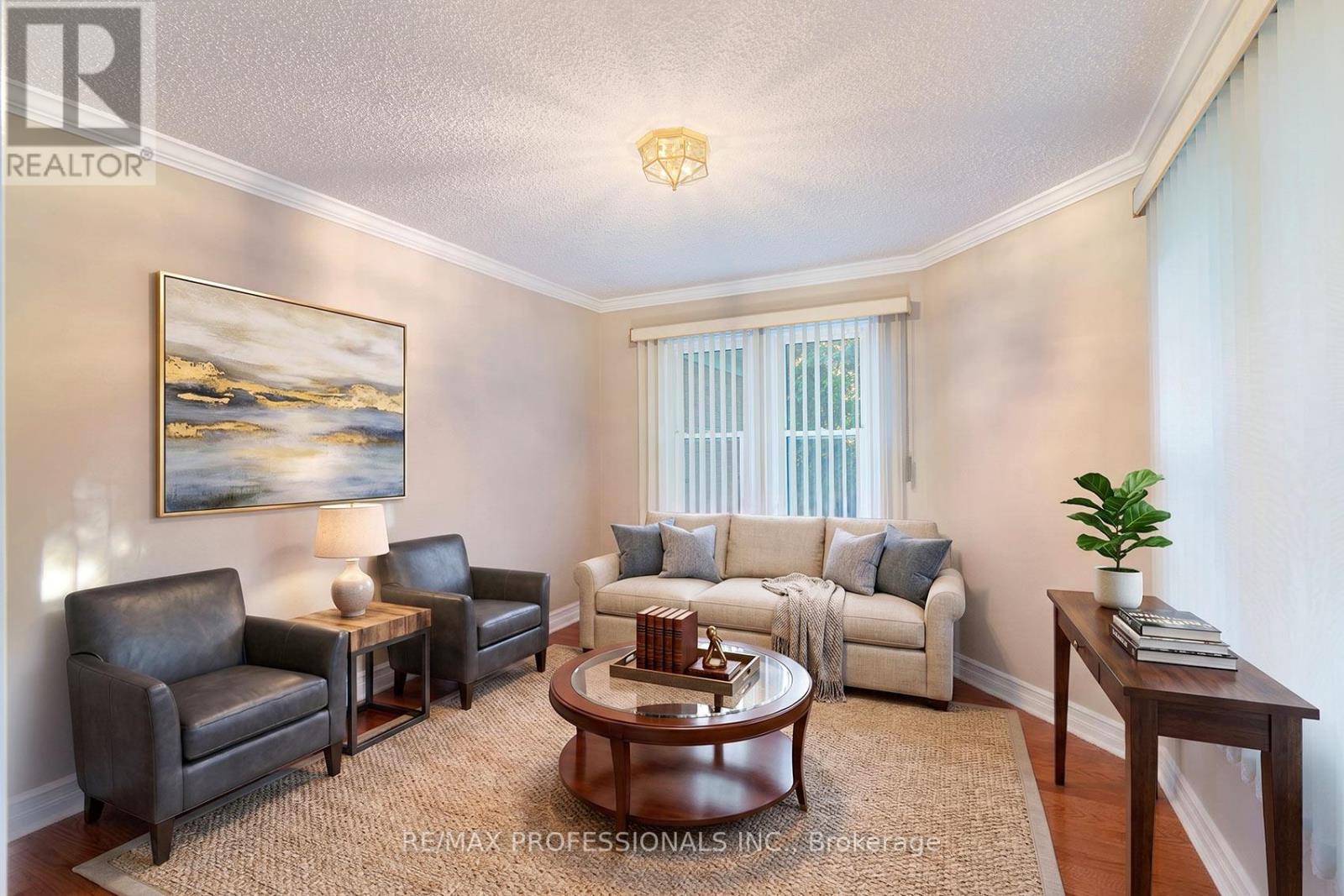 7 Tamarack Circle, Toronto, Ontario  M9P 3T9 - Photo 21 - W13248290