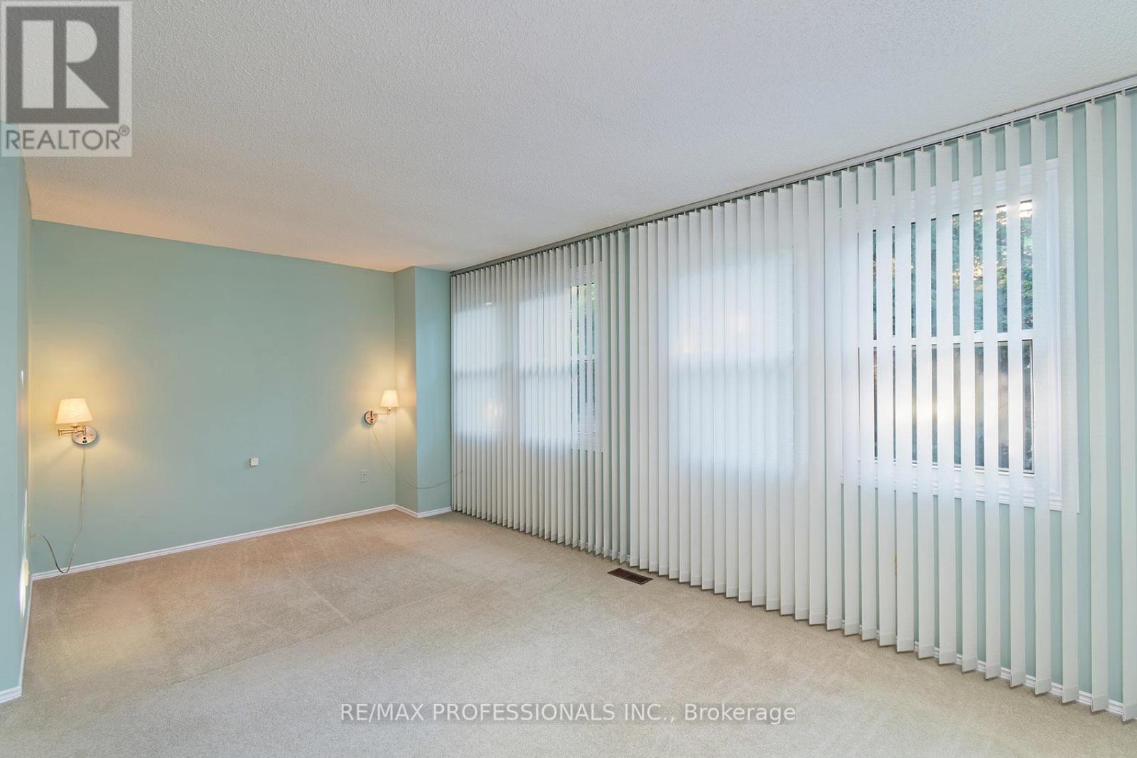 7 Tamarack Circle, Toronto, Ontario  M9P 3T9 - Photo 26 - W13248290