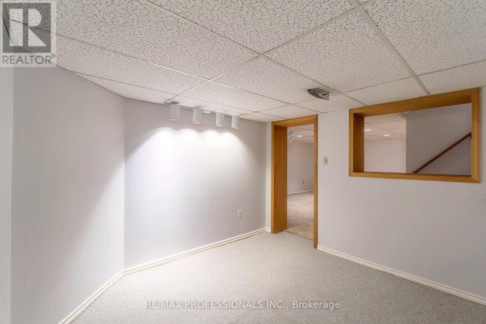 7 Tamarack Circle, Toronto, Ontario  M9P 3T9 - Photo 37 - W13248290