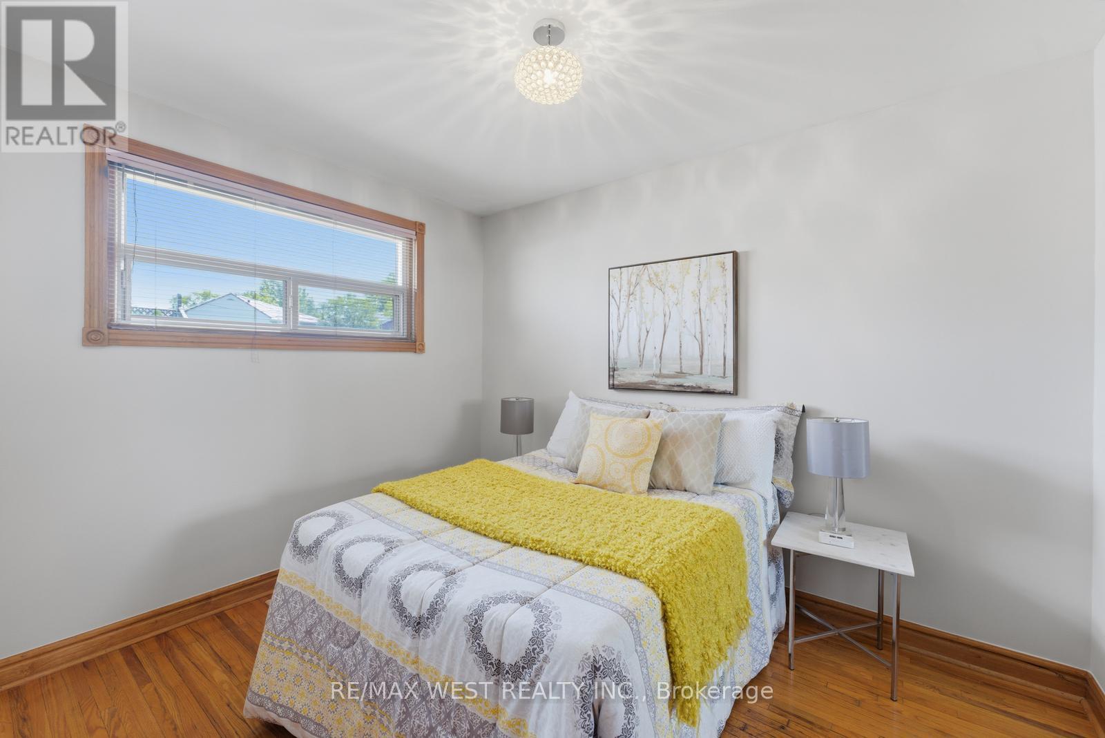 37 Beaumonde Heights Drive, Toronto, Ontario  M9V 1V7 - Photo 11 - W13248504