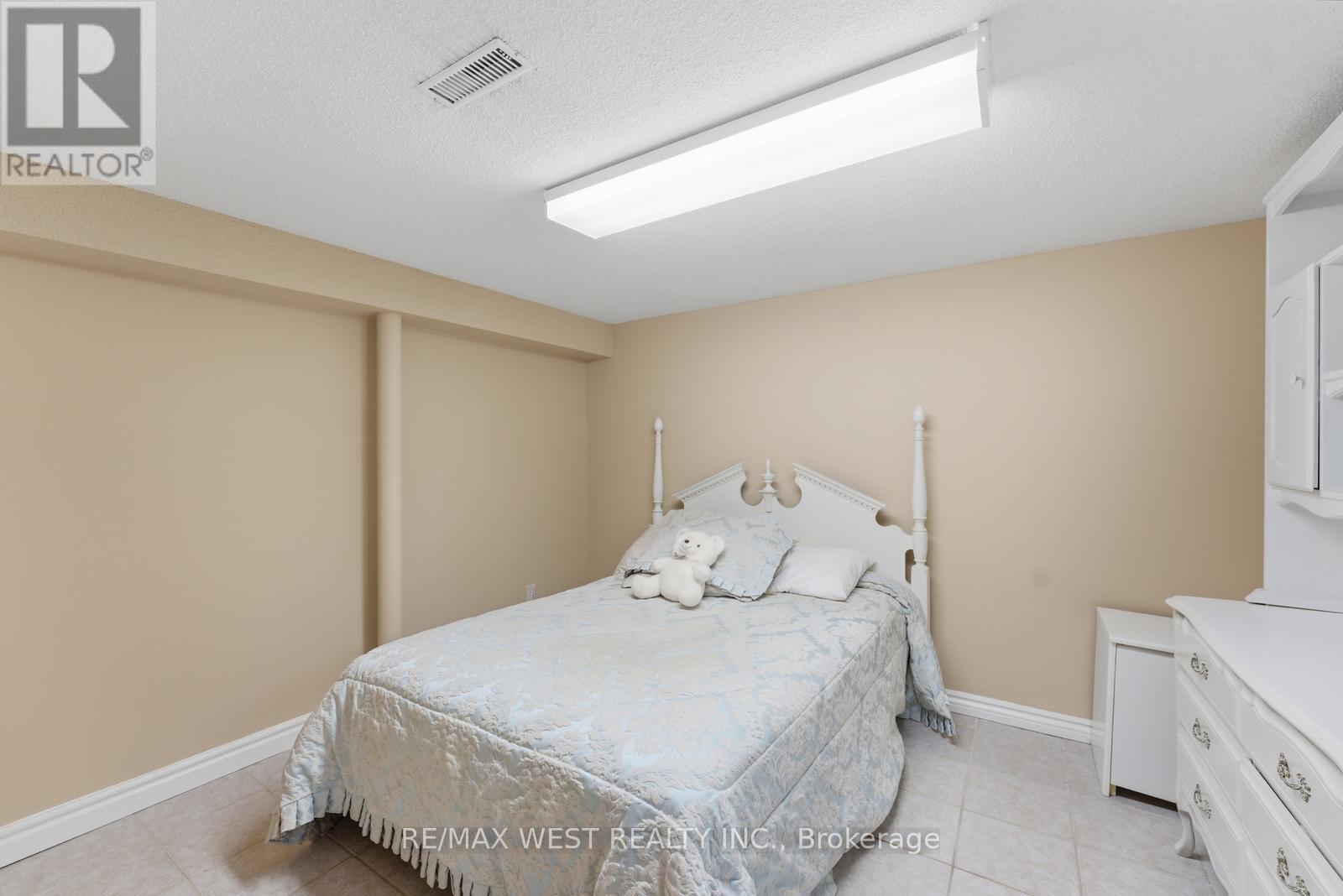 37 Beaumonde Heights Drive, Toronto, Ontario  M9V 1V7 - Photo 15 - W13248504