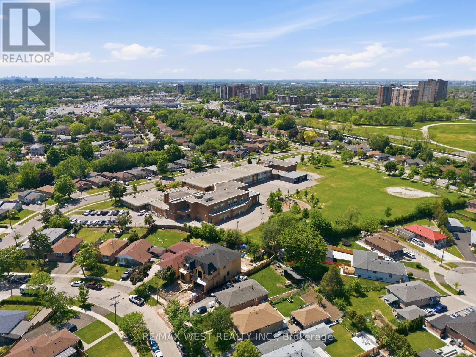 37 Beaumonde Heights Drive, Toronto, Ontario  M9V 1V7 - Photo 20 - W13248504