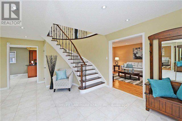 510 Greenpark Crescent, Mississauga, Ontario  L5B 3P6 - Photo 4 - W13248570
