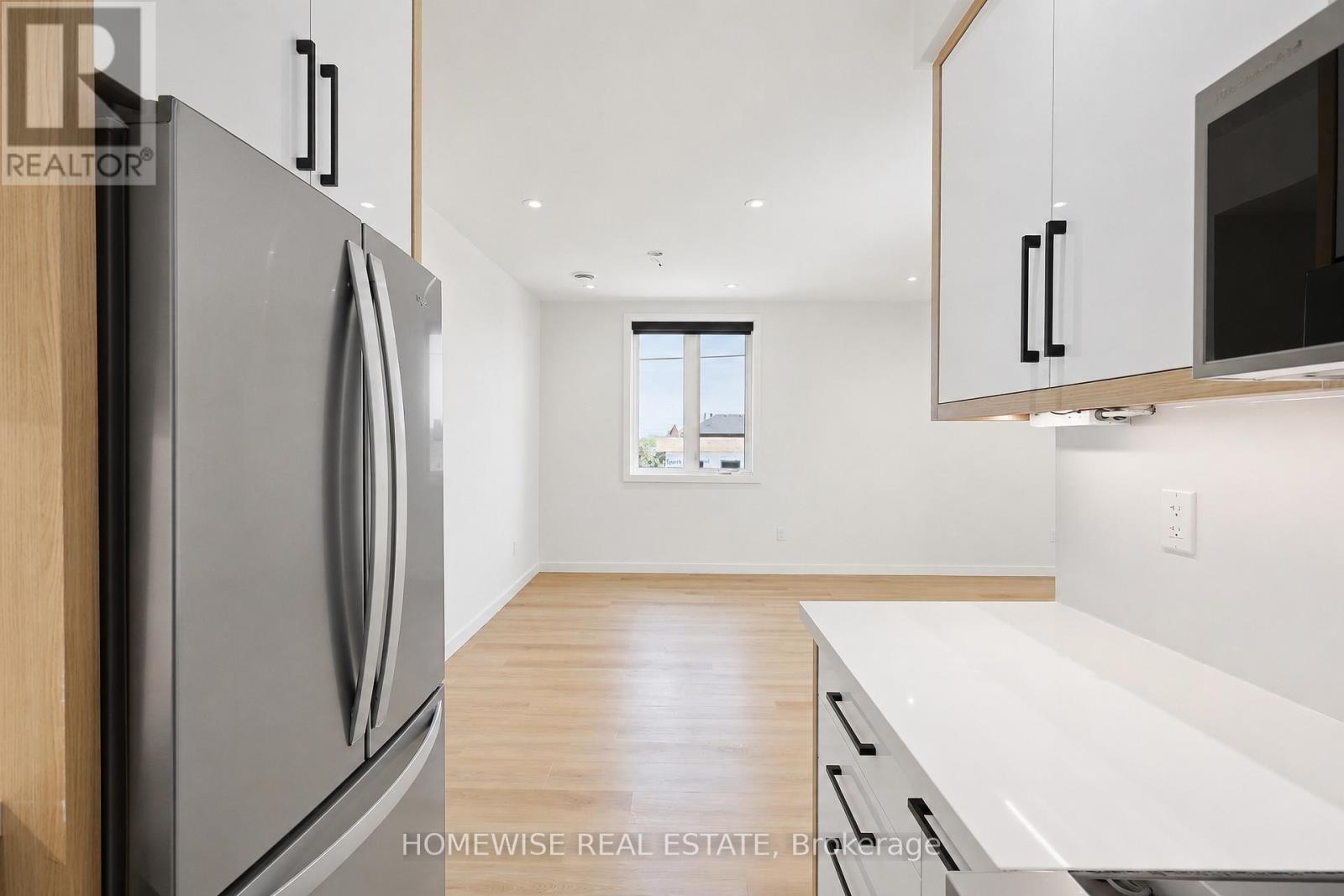 4 - 159 Locksley Avenue, Toronto, Ontario  M6B 3N6 - Photo 5 - W13248578