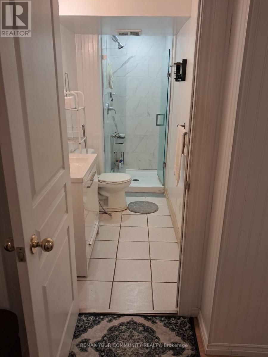 17 Waldron Crescent, Richmond Hill, Ontario  L4E 4A3 - Photo 7 - N13241994