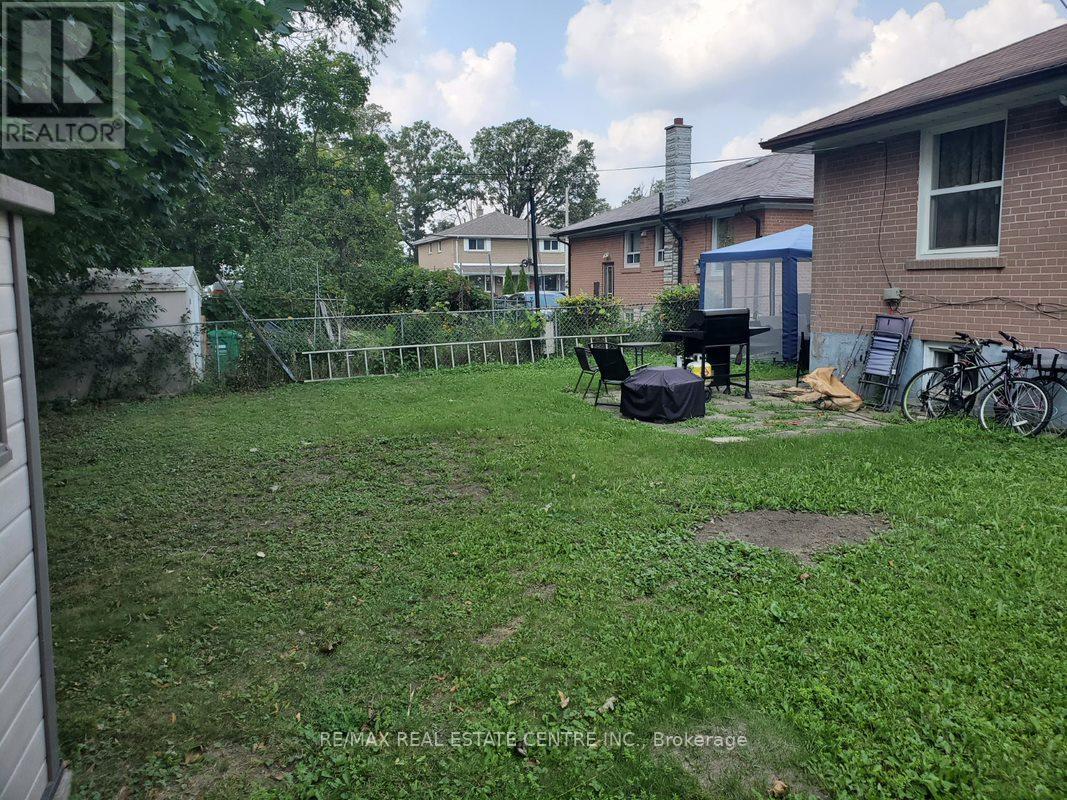 Main - 63 Mcmurchy Avenue S, Brampton, Ontario  L6Y 1Y7 - Photo 14 - W13245782