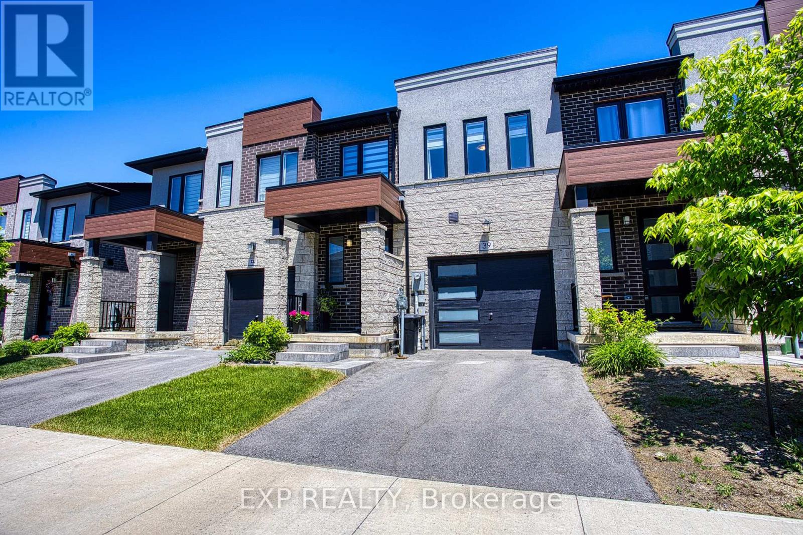 39 BENSLEY LANE, Hamilton, Ontario