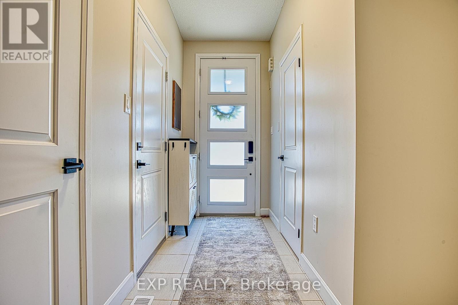 39 Bensley Lane, Hamilton, Ontario  L9C 0E9 - Photo 5 - X13248228
