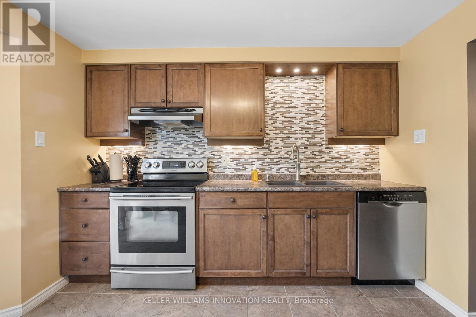 8 - 236 Kingswood Drive, Kitchener, Ontario  N2E 2K2 - Photo 24 - X13248426