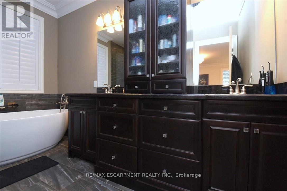 708 Winston Road, Grimsby, Ontario  L3M 4E8 - Photo 21 - X13248602