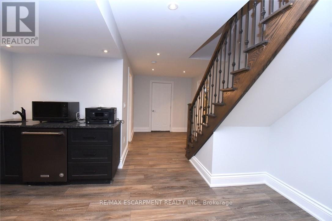 708 Winston Road, Grimsby, Ontario  L3M 4E8 - Photo 32 - X13248602