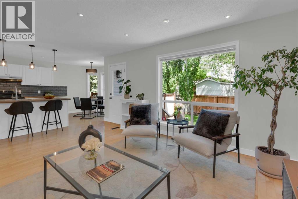 74 Douglasview Circle Se, Calgary, Alberta  T2Z 2P4 - Photo 4 - A2318297
