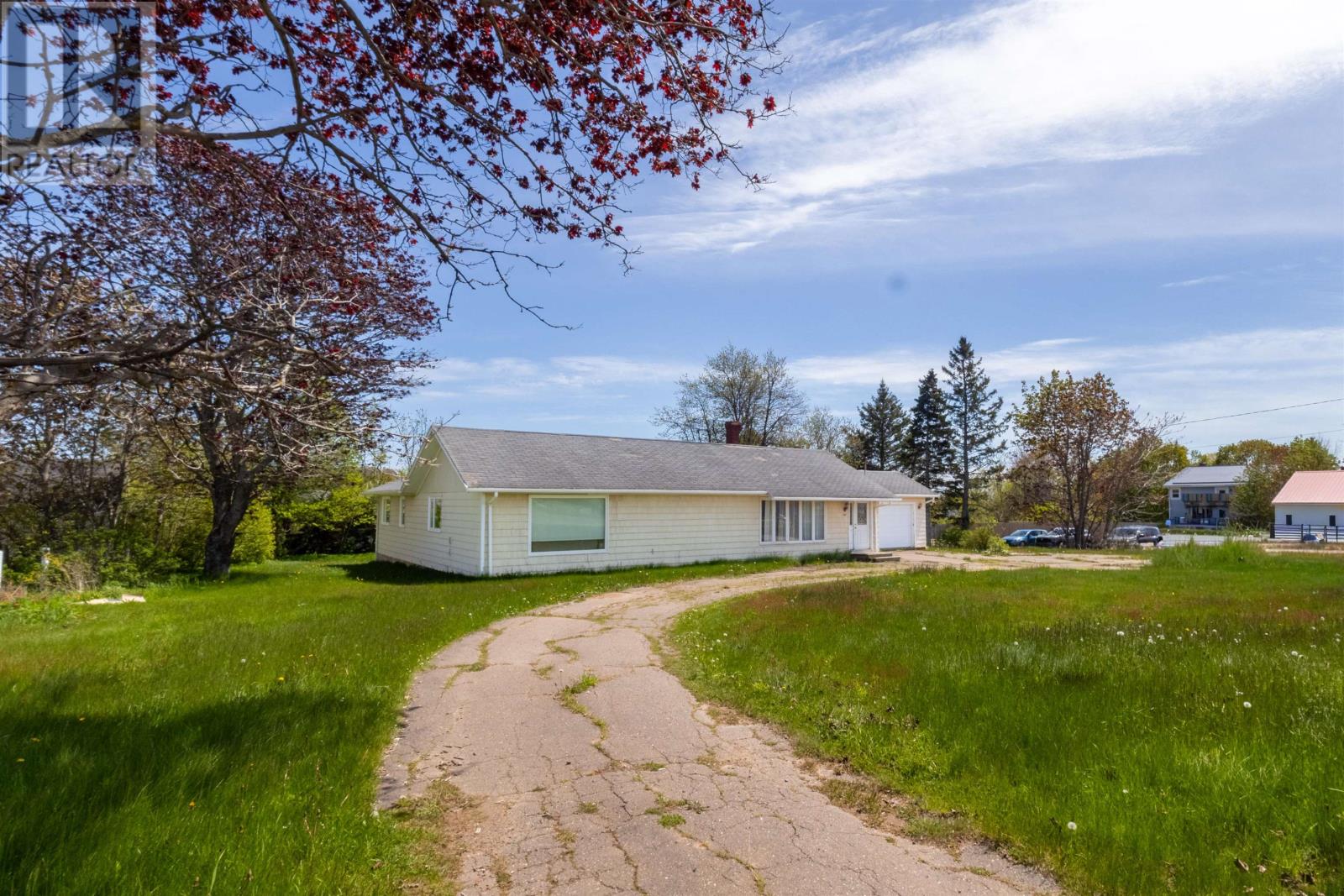649 Main Street, Cornwall, Prince Edward Island  C0A 1H1 - Photo 3 - 202613424