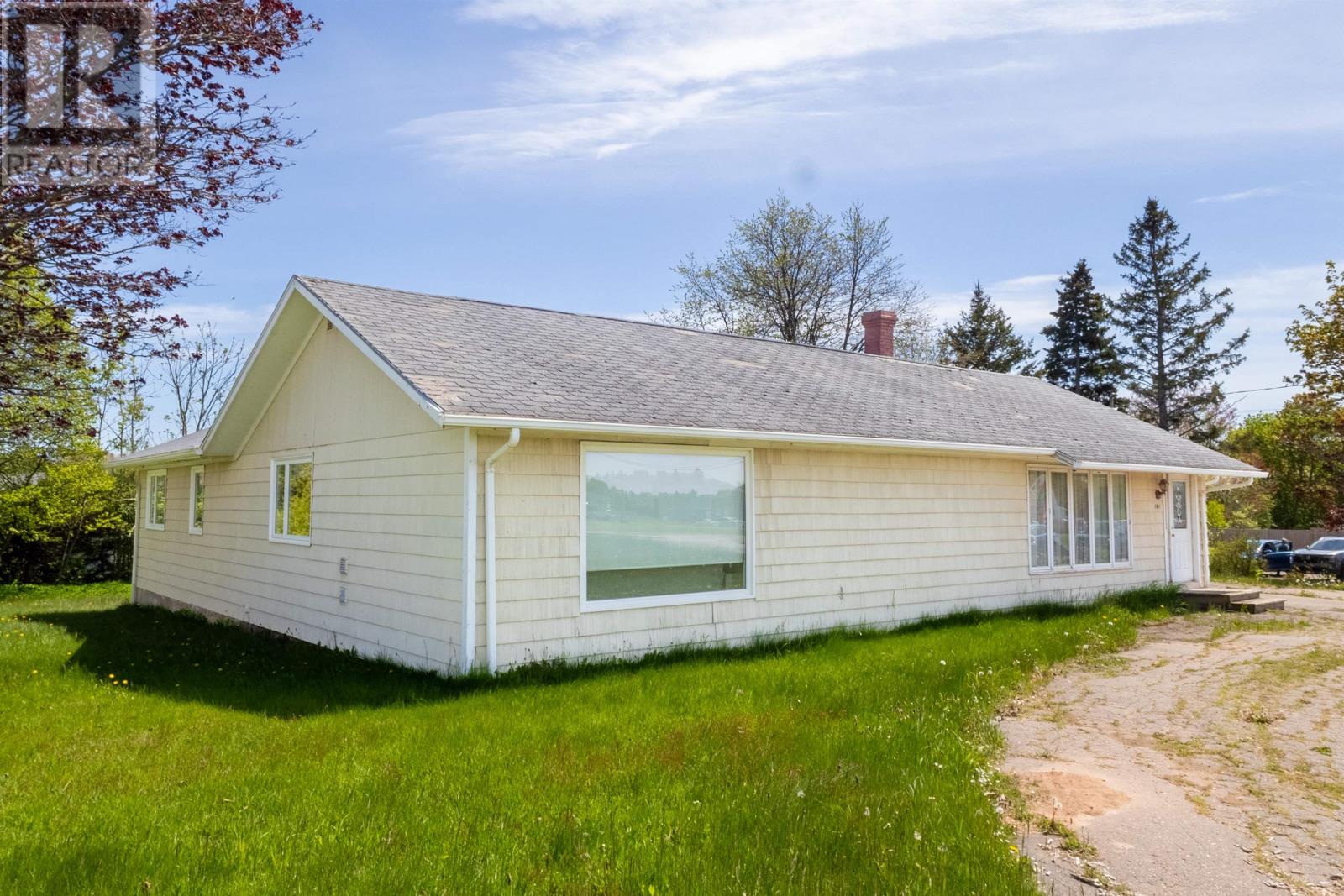 649 Main Street, Cornwall, Prince Edward Island  C0A 1H1 - Photo 3 - 202613425