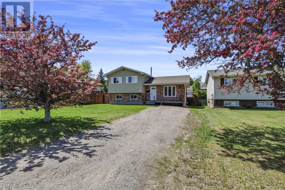 11 Manchester Street, Sudbury, Ontario  P3A 5H4 - Photo 2 - 2128346