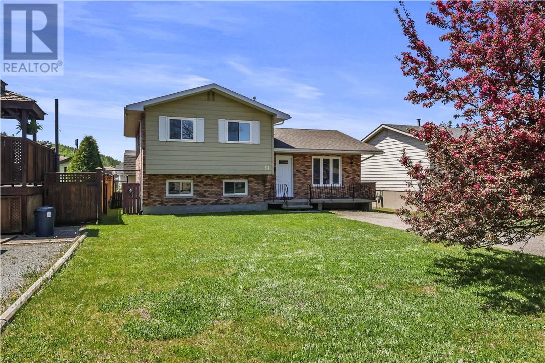 11 Manchester Street, Sudbury, Ontario  P3A 5H4 - Photo 3 - 2128346