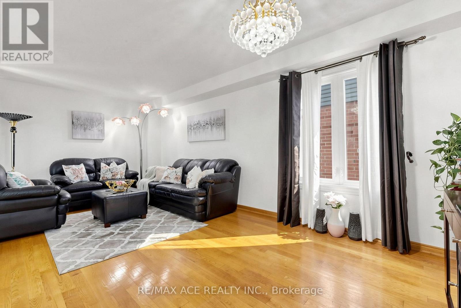 159 Heale Avenue, Toronto, Ontario  M1N 3Y2 - Photo 7 - E13248654
